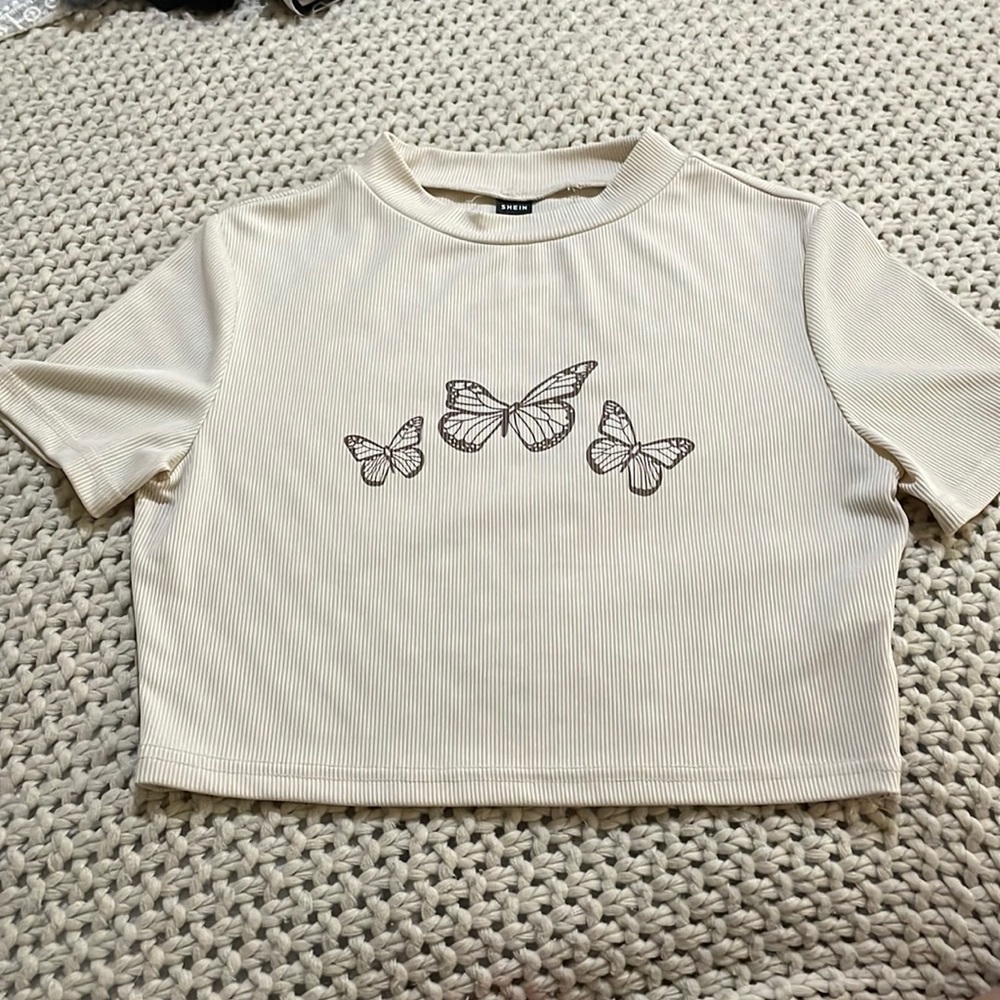 Crop ribbed butterfly shirt